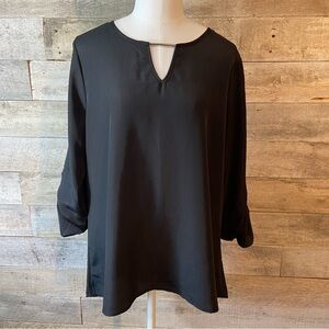 🛍️3/$30 Larry Levine women’s black billowy roll tab sleeve blouse size medium